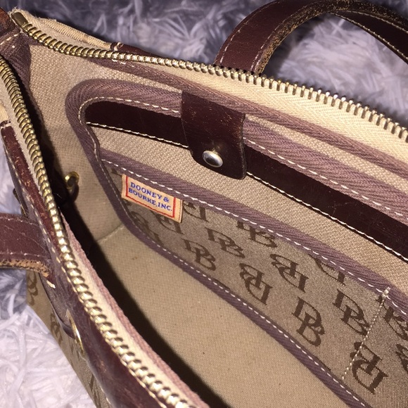Dooney & Bourke 👜 - Picture 2 of 4